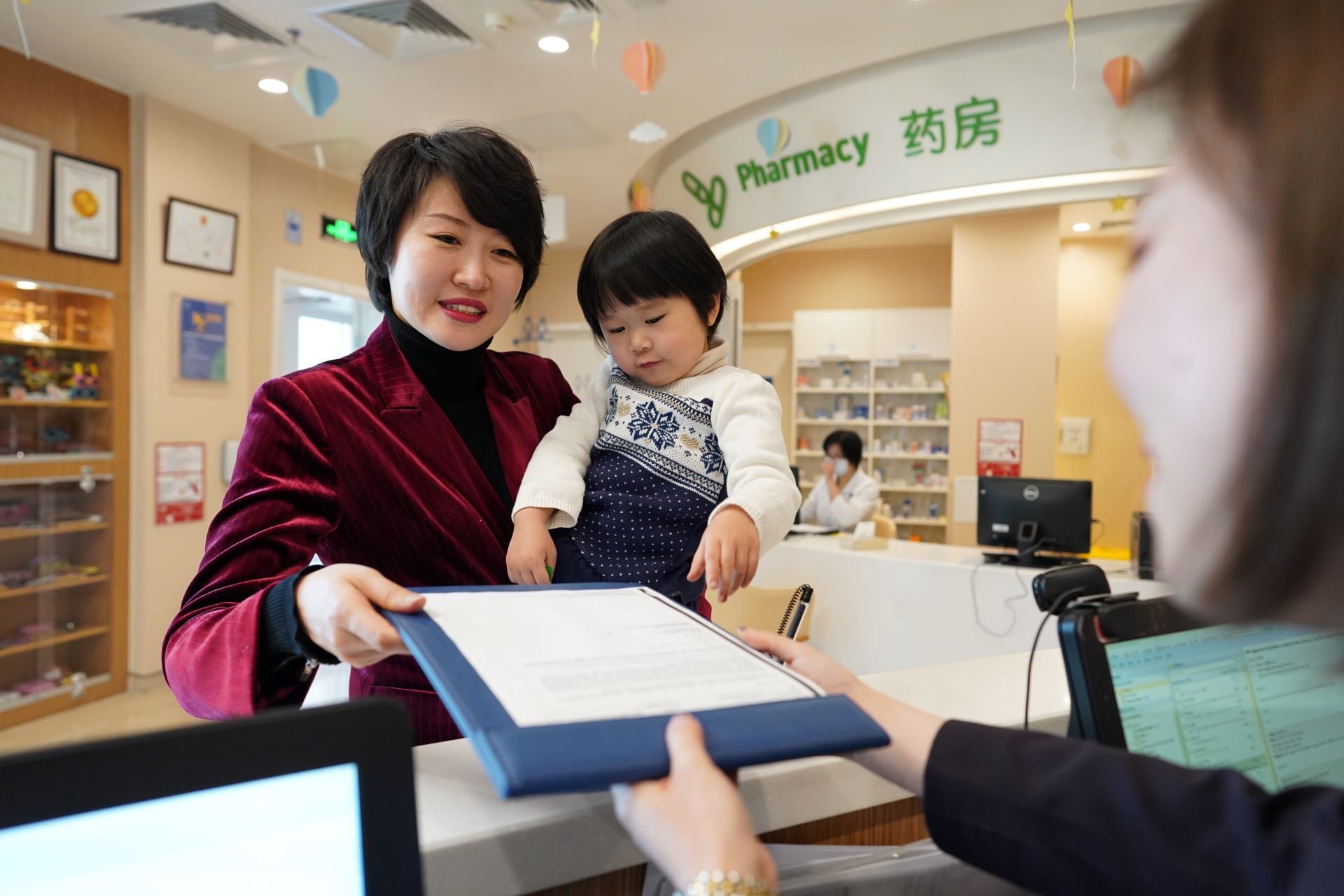 A child seeing a doctor at the hospital for check up